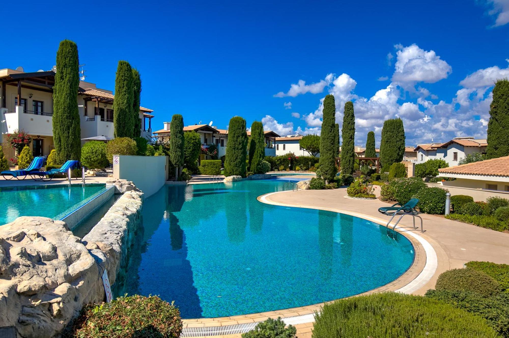 2 Bedroom Apartment Chloe With Communal Pool, Aphrodite Hills Resort Kouklia Luaran gambar