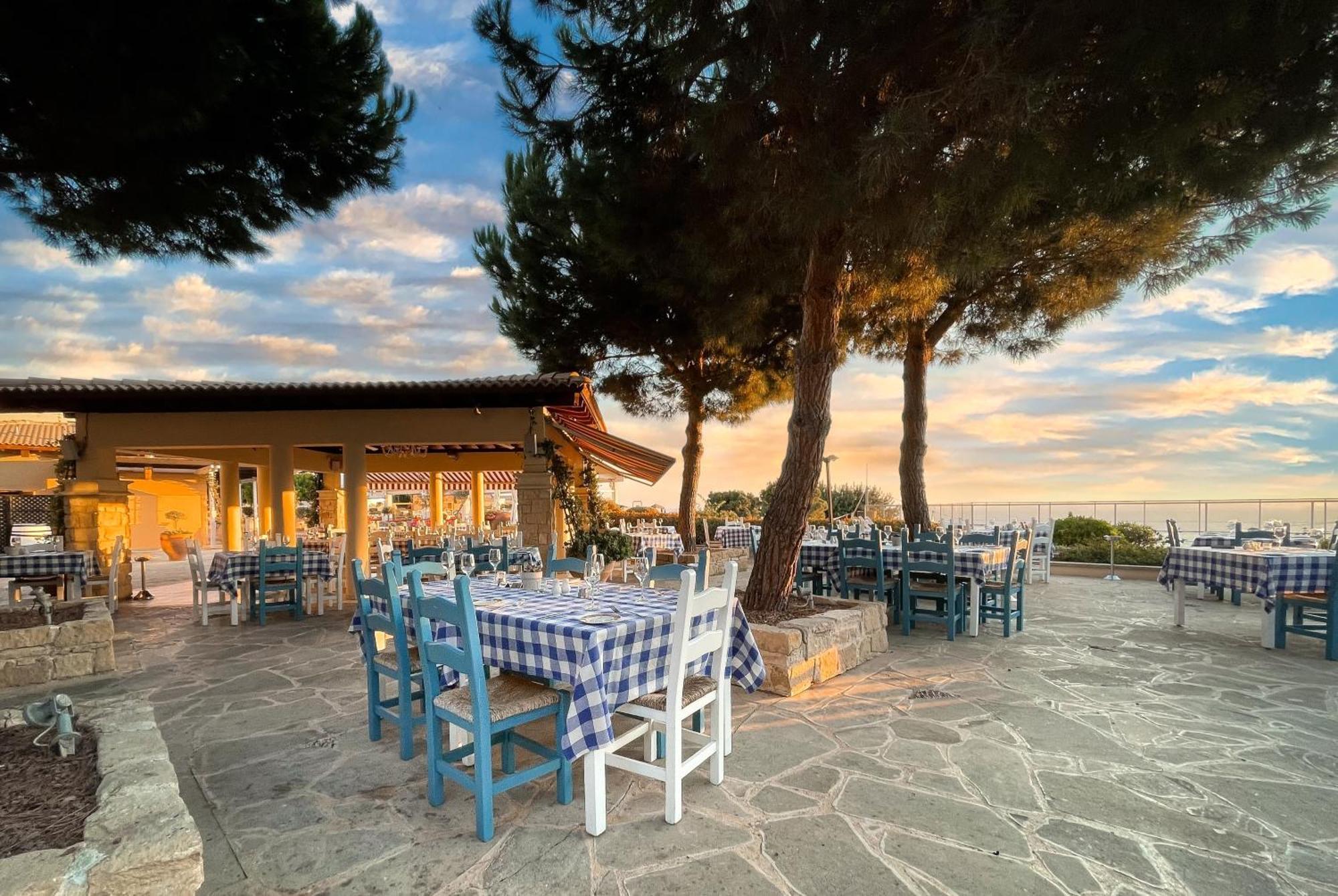 2 Bedroom Apartment Chloe With Communal Pool, Aphrodite Hills Resort Kouklia Luaran gambar