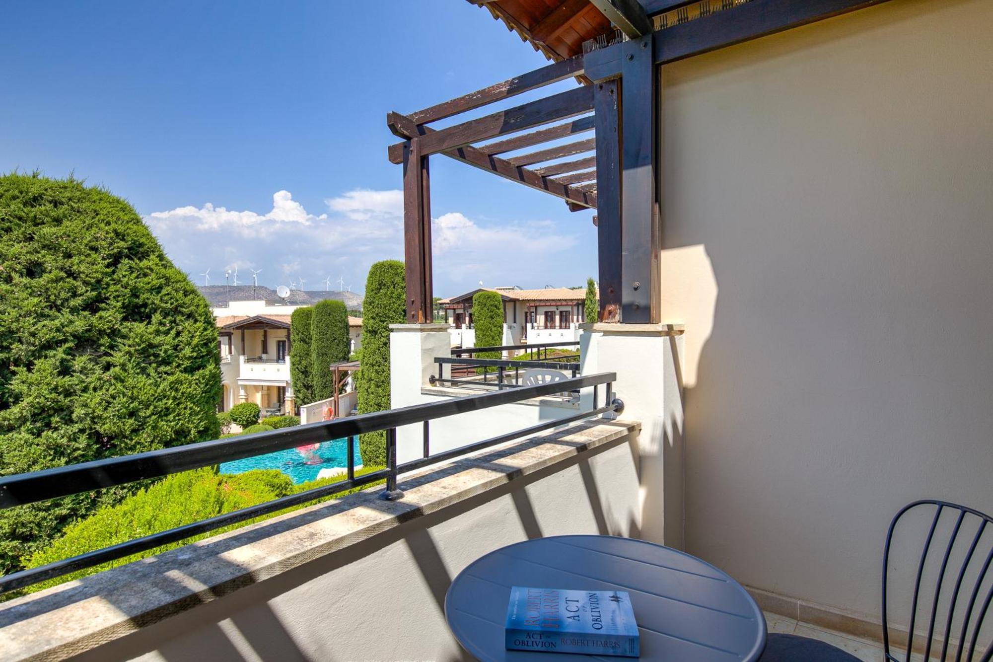 2 Bedroom Apartment Chloe With Communal Pool, Aphrodite Hills Resort Kouklia Luaran gambar