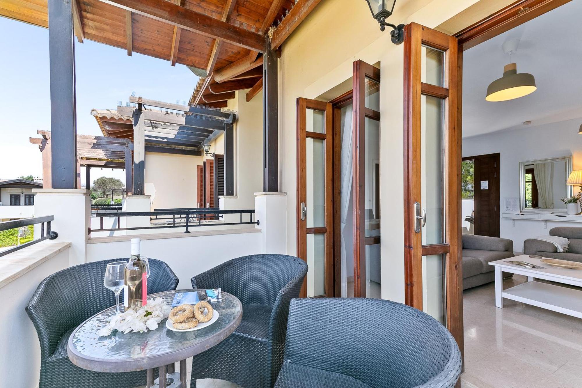 2 Bedroom Apartment Chloe With Communal Pool, Aphrodite Hills Resort Kouklia Luaran gambar
