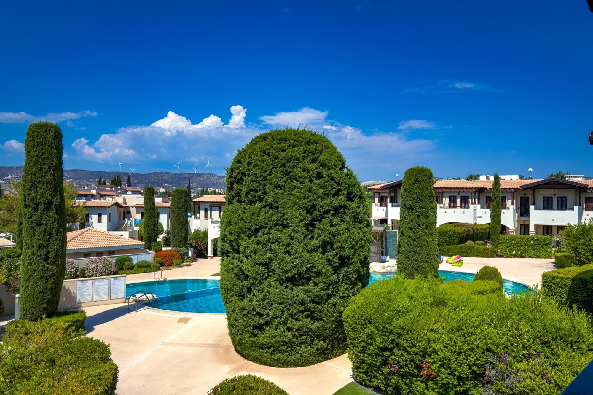 2 Bedroom Apartment Chloe With Communal Pool, Aphrodite Hills Resort Kouklia Luaran gambar