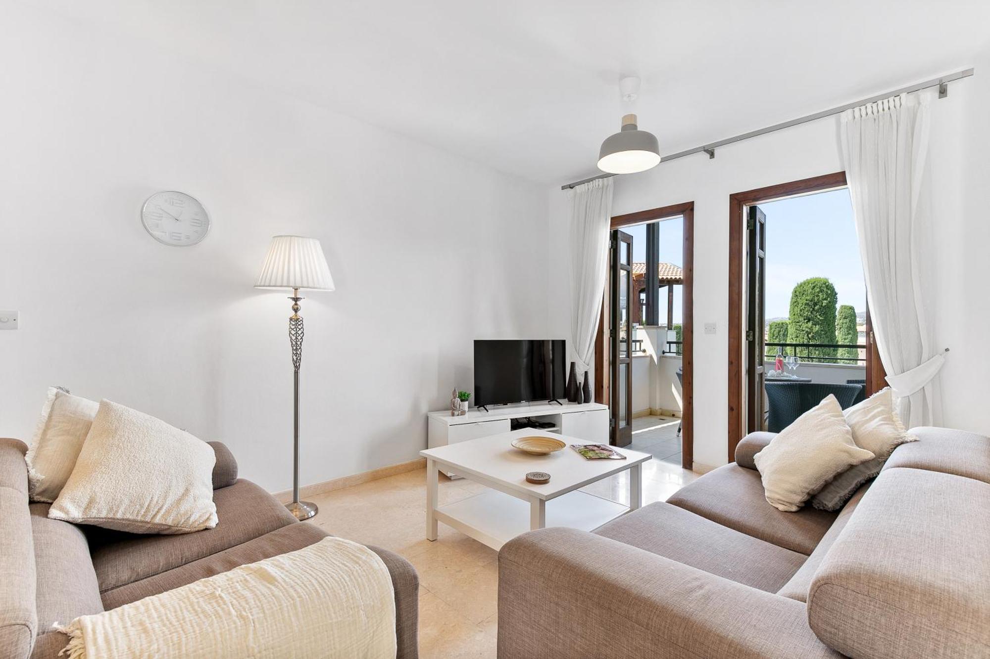 2 Bedroom Apartment Chloe With Communal Pool, Aphrodite Hills Resort Kouklia Luaran gambar