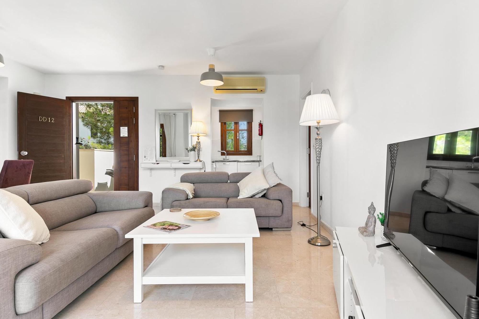 2 Bedroom Apartment Chloe With Communal Pool, Aphrodite Hills Resort Kouklia Luaran gambar