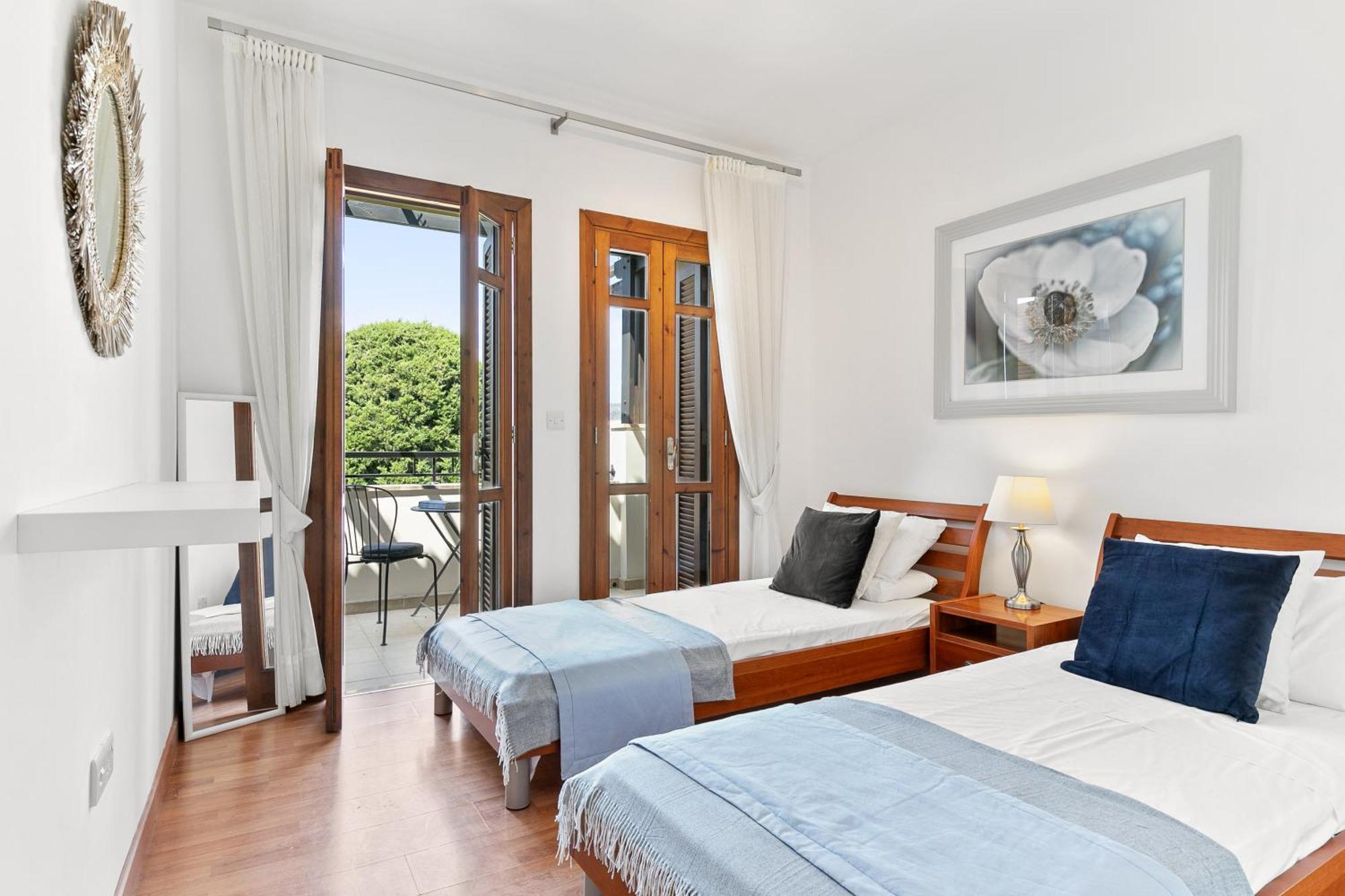 2 Bedroom Apartment Chloe With Communal Pool, Aphrodite Hills Resort Kouklia Luaran gambar