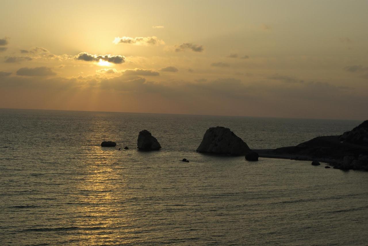 2 Bedroom Apartment Chloe With Communal Pool, Aphrodite Hills Resort Kouklia Luaran gambar